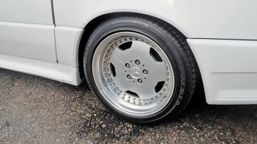 Колеса Mercedes-Benz SL72 AMG 1995 года  (фото 17 из 82)